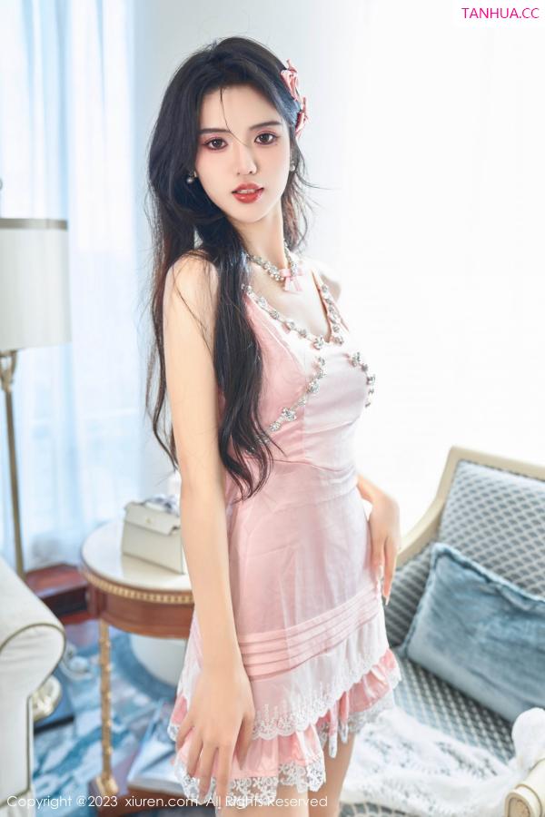 李浅浅  [XiuRen]高清写真图 2023.11.01 No.7595 浅浅Danny 清纯美腿第12张图片
